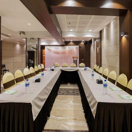 Hotel Laxvas Thane Buitenkant foto