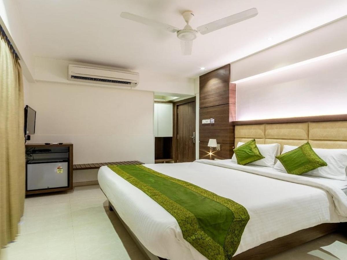 Hotel Laxvas Thane Buitenkant foto