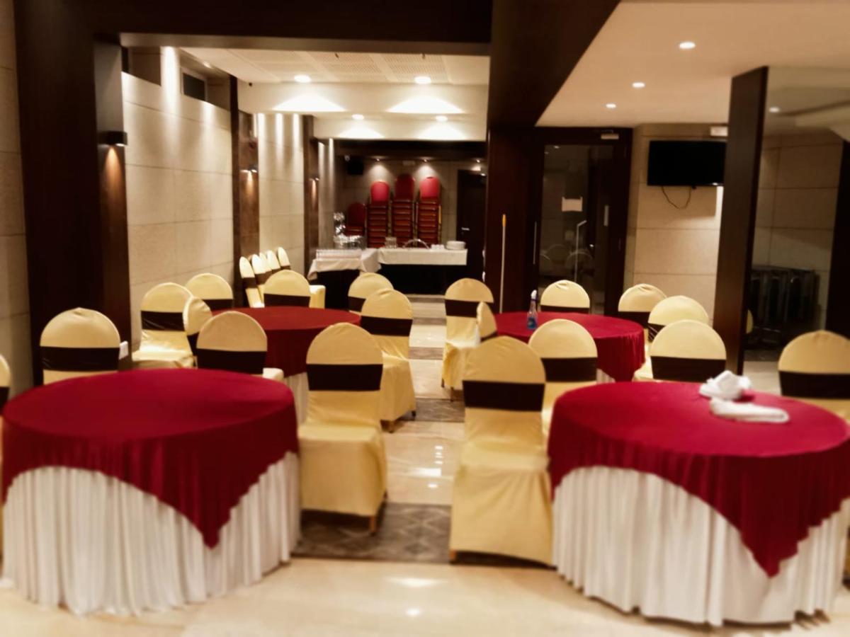 Hotel Laxvas Thane Buitenkant foto
