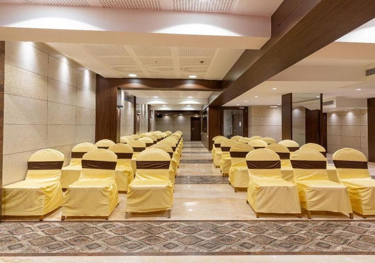 Hotel Laxvas Thane Buitenkant foto