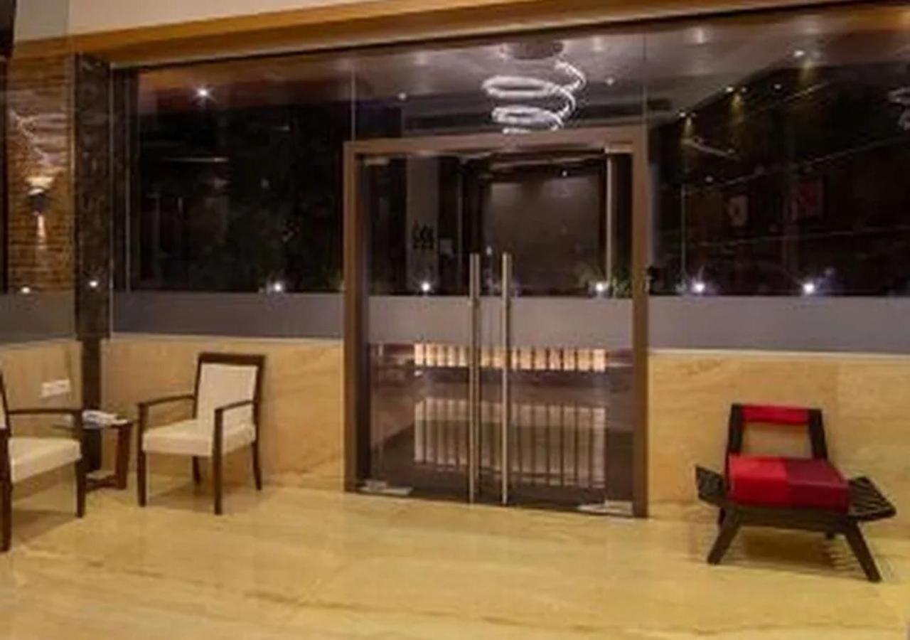 Hotel Laxvas Thane Buitenkant foto
