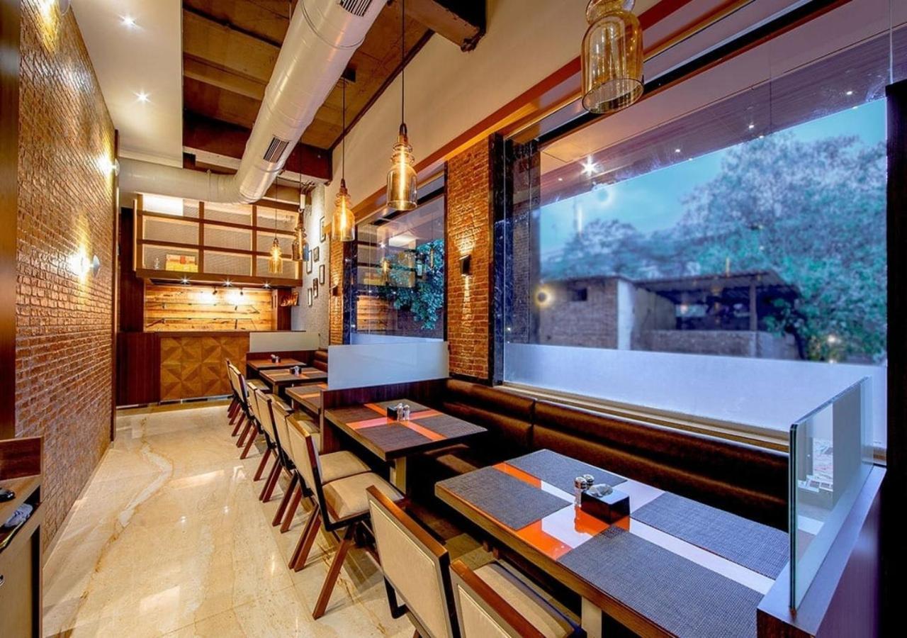 Hotel Laxvas Thane Buitenkant foto